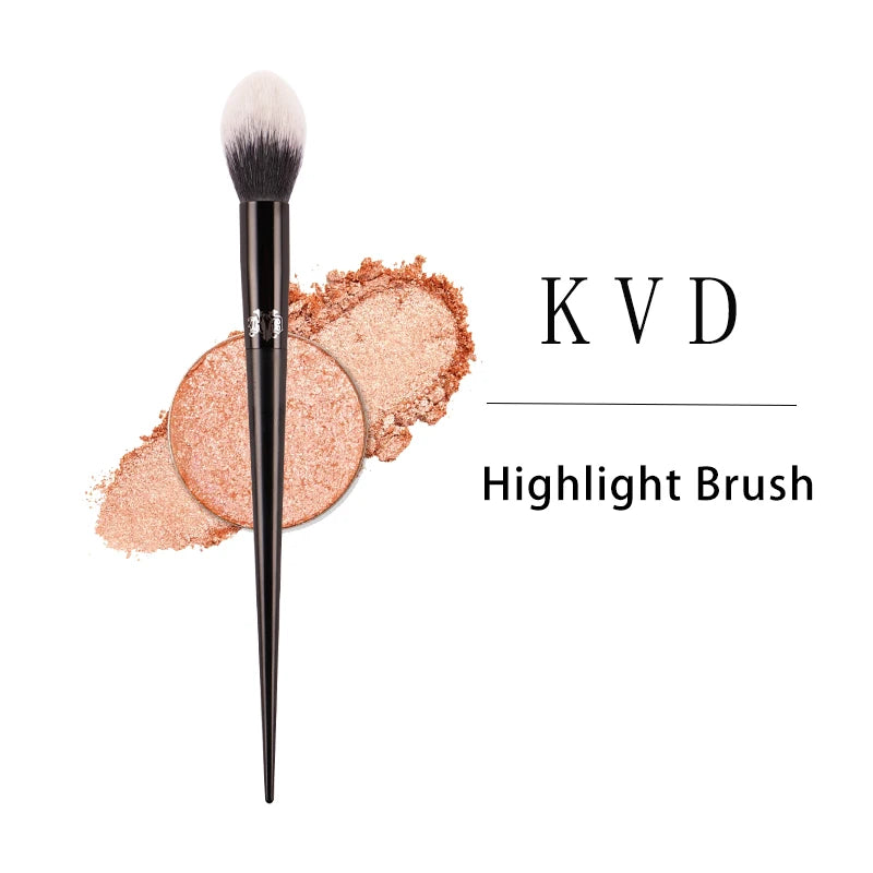Soft Highlight Makeup Brush No. 04