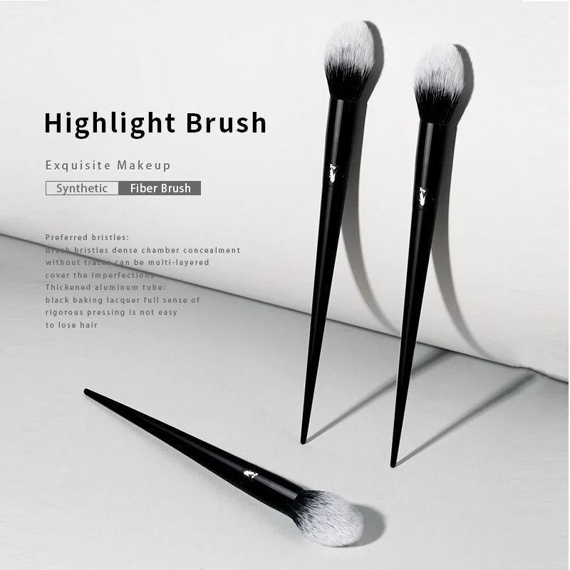Soft Highlight Makeup Brush No. 04