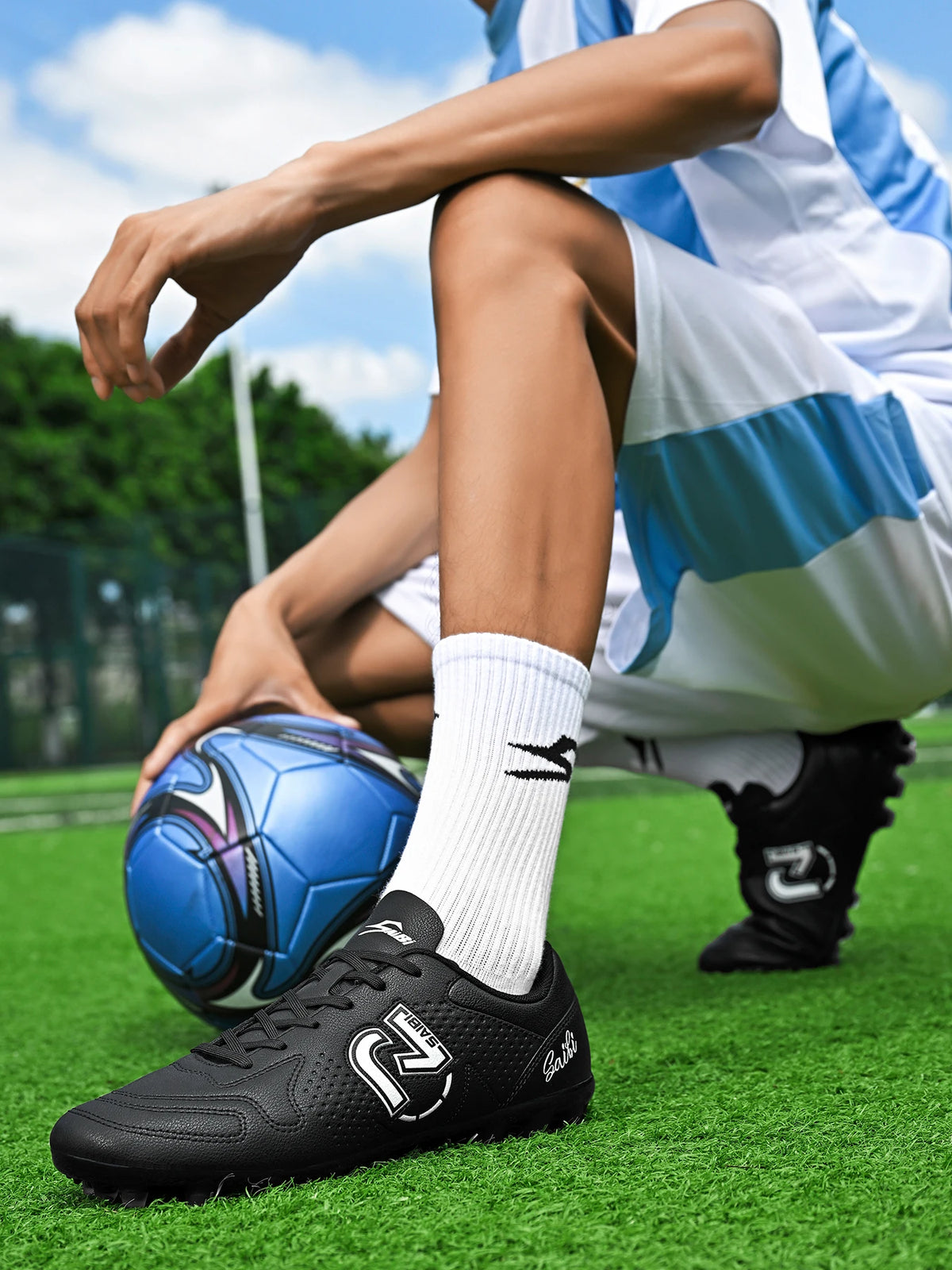 Low-top, Studded Soccer Shoes, Unisex, TF and FG, Slip-resistant and Wear-resistant, Available in 4 Colors to Choose From.