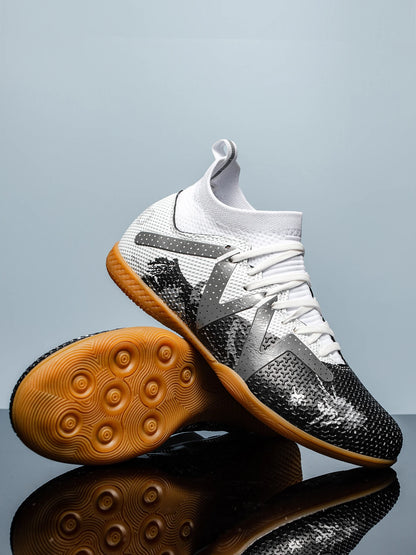 High-top Indoor Flat Soccer Shoes for Five-a-Side Training, Suitable for Both Men and Women, Featuring a Non-Slip Design.