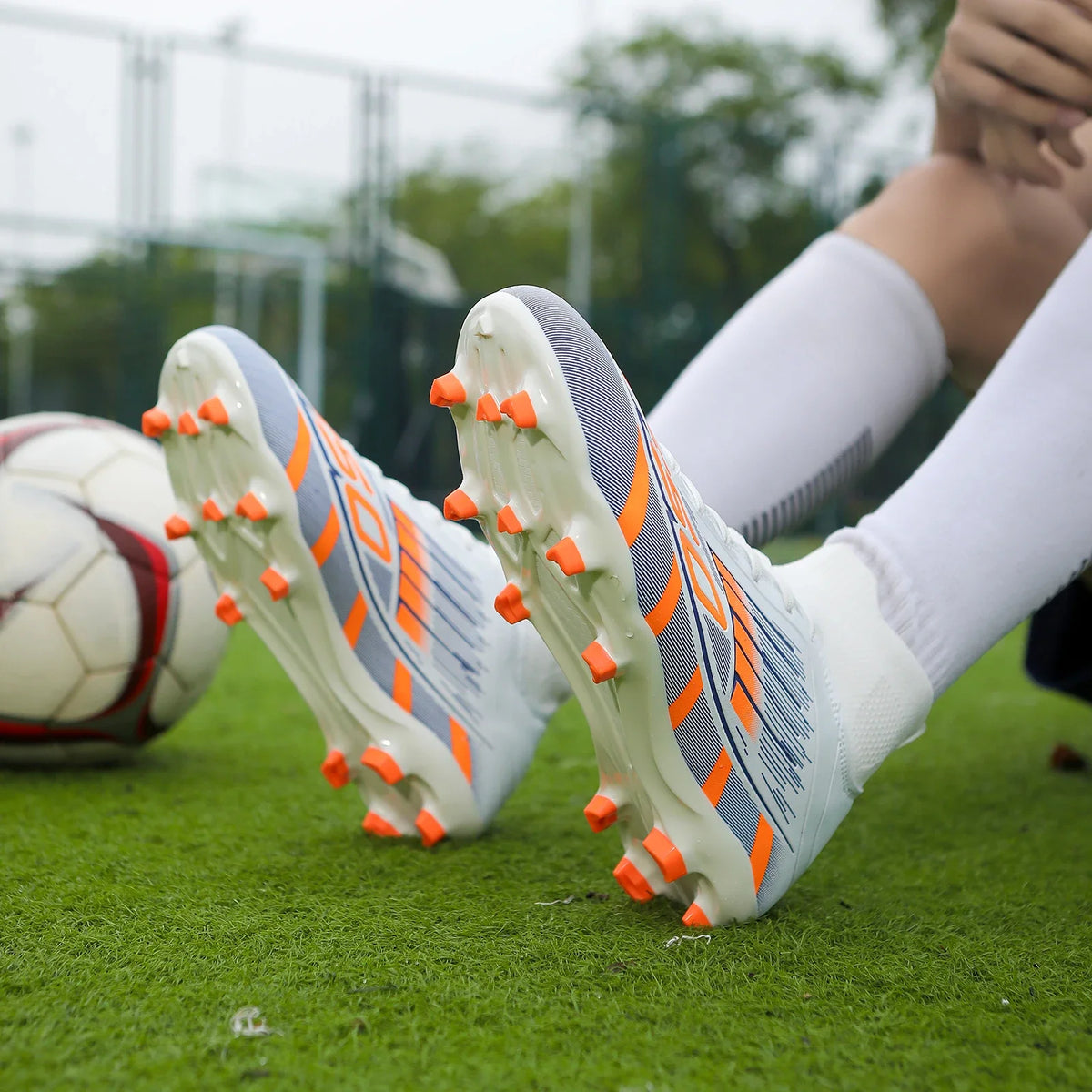 New Men Football Boots TF/FG Boys Non-Slip Soccer Shoes Unisex Ankle Match Sports Shoes Professional Comfortable Sneakers
