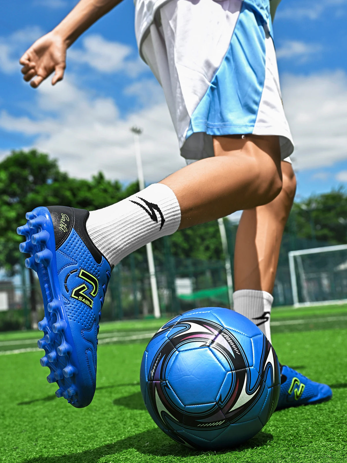 Low-top, Studded Soccer Shoes, Unisex, TF and FG, Slip-resistant and Wear-resistant, Available in 4 Colors to Choose From.