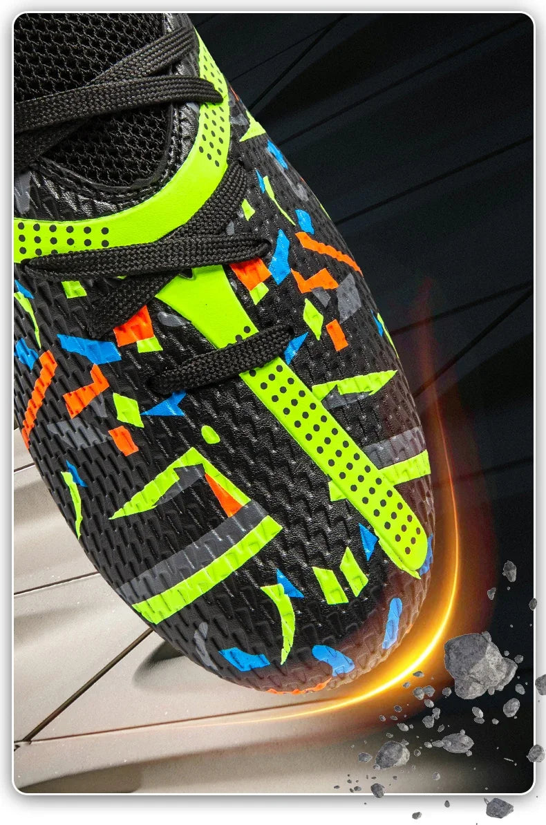 New Men Football Boots Match Sneakers Soccer Shoes Non-Slip Professional Training Shoes Grass Outdoor Sport Ultralight Unisex