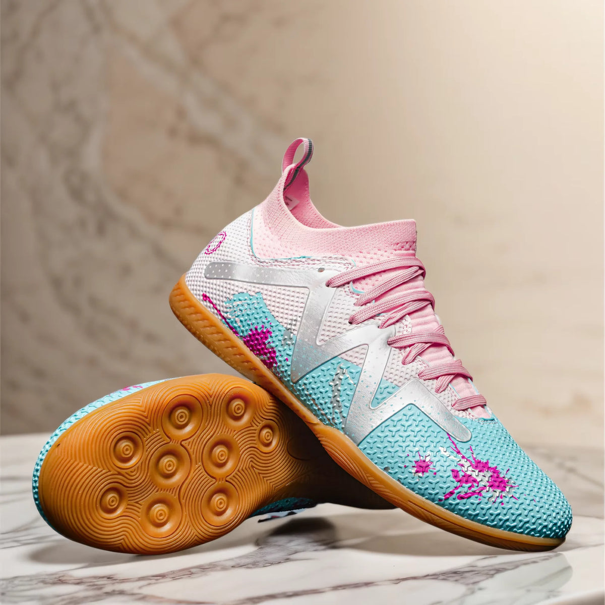 High-top Indoor Flat Soccer Shoes for Five-a-Side Training, Suitable for Both Men and Women, Featuring a Non-Slip Design.
