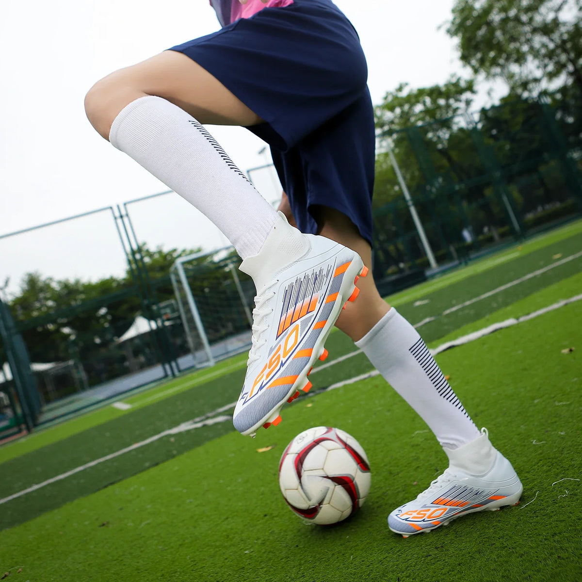 New Men Football Boots TF/FG Boys Non-Slip Soccer Shoes Unisex Ankle Match Sports Shoes Professional Comfortable Sneakers