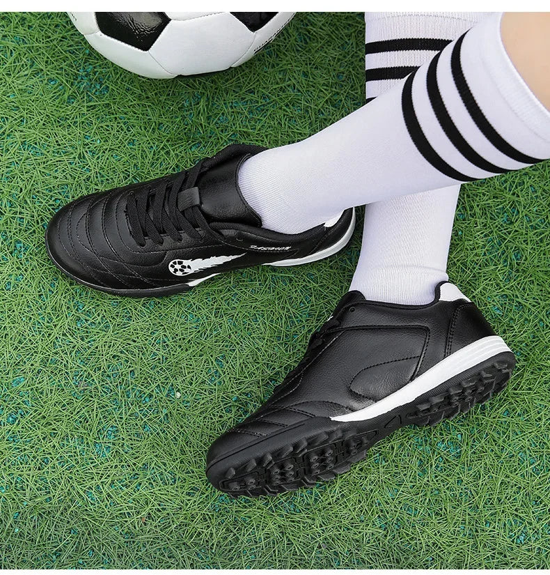 New Men Football Boots Match Non-Slip Professional Training Shoes Sneakers Grass Soccer Shoes Sport Outdoor Ultralight Unisex