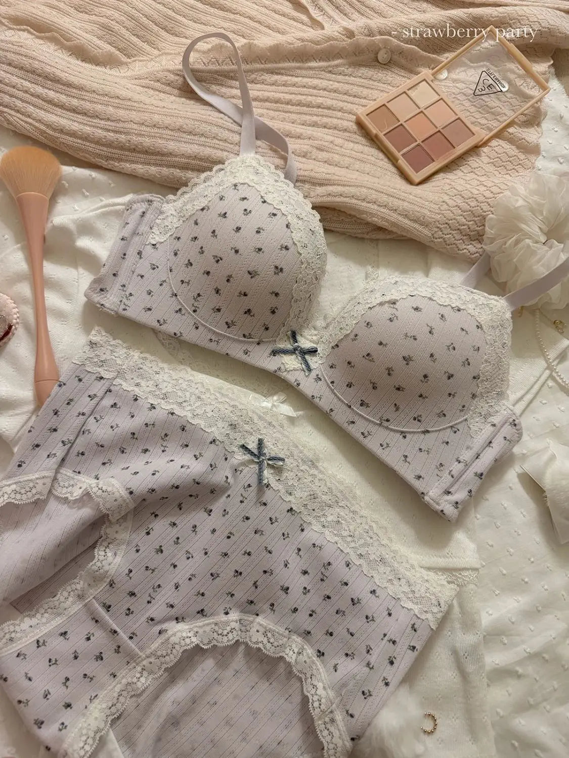 Women's Floral Lace Wireless Bra Set