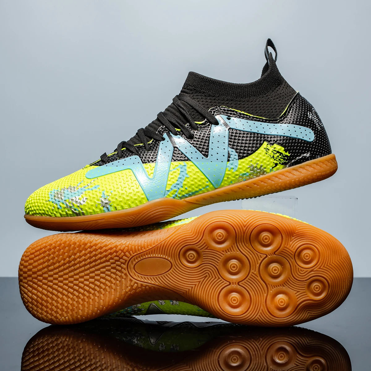 High-top Indoor Flat Soccer Shoes for Five-a-Side Training, Suitable for Both Men and Women, Featuring a Non-Slip Design.